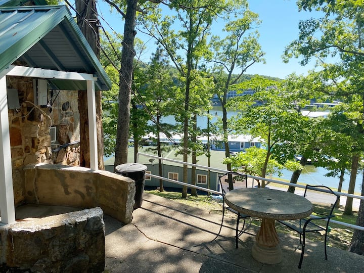 Lakeside Cabin With Pool, No-wake Cove, Kayaks! - Camdenton, MO