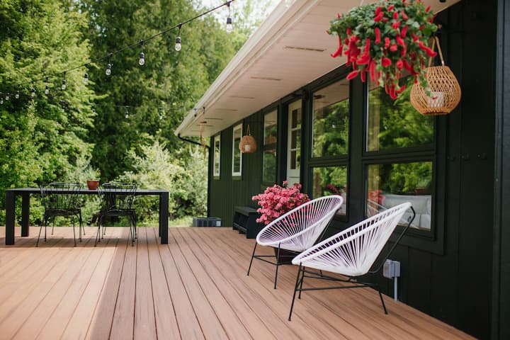 Bay Point Hideaway in the Woods - with Hot Tub!