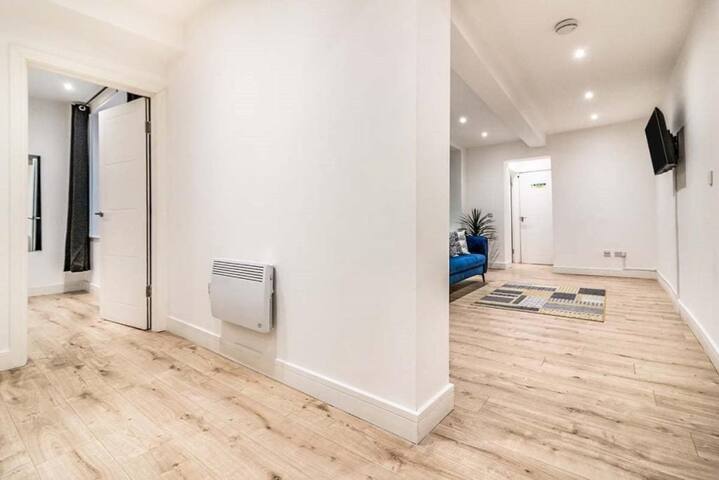 City Centre – Sleeps 20 Guests – 10 beds – 8 Rooms gallery image 5