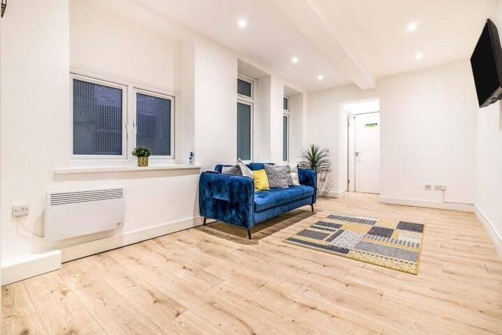 City Centre – Sleeps 20 Guests – 10 beds – 8 Rooms gallery image 4