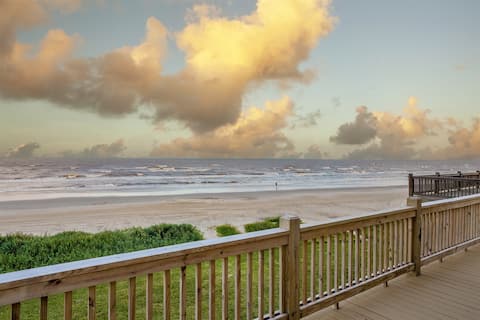 Beachfront! Sleeps 20!Arcades*Foosball*BigHotTub!