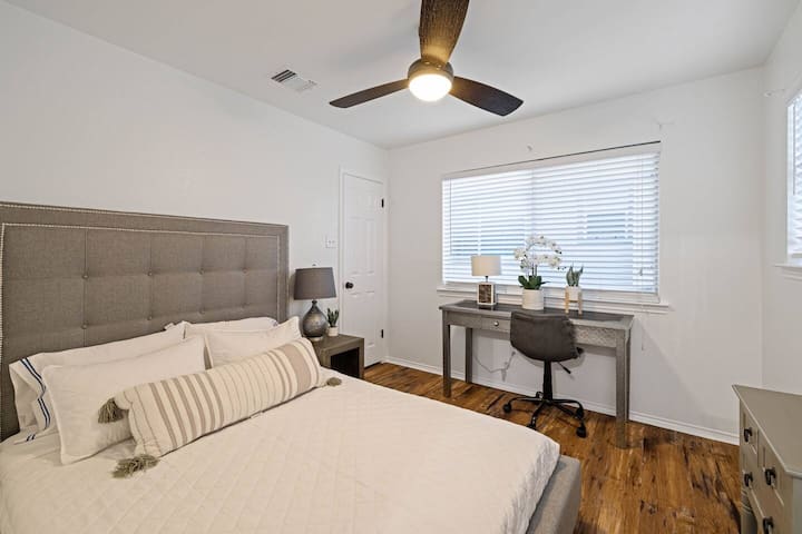 Upstairs Bedroom #2: Queen size memory foam bed, Smart TV, work desk.