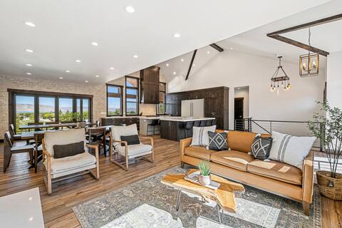 Mtn Shadow Lodge South with Indoor Sports Court