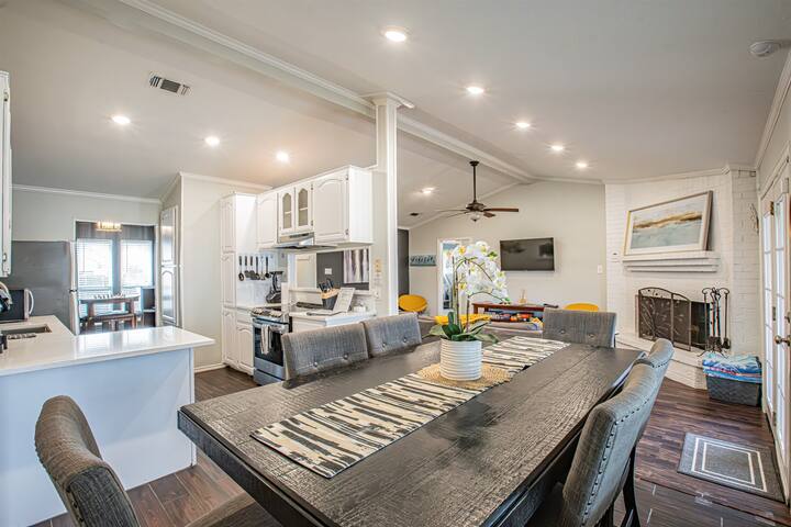 Fort Worth* Pool* Hot Tub*King Bed*Arcade gallery image 5