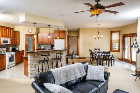 Dog-Friendly: Home Away from Home, 3BR 2.5 Bath