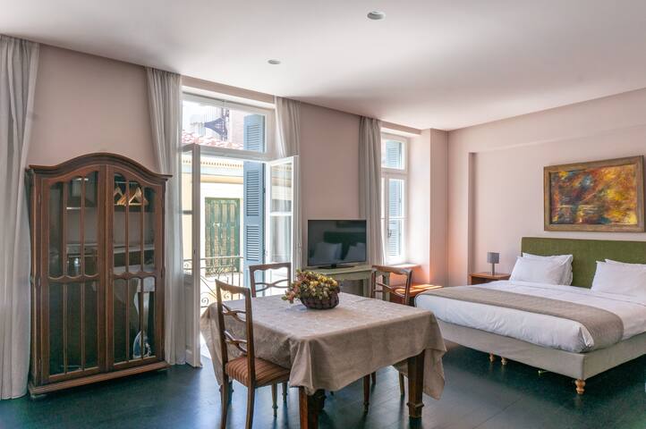 Afrodite’s Mansion in Plaka by JJ Hospitality gallery image 5