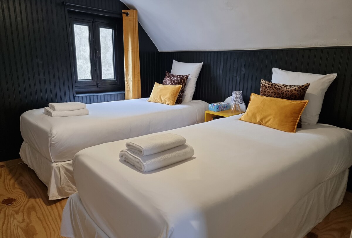 الطابق الثاني والأخير ، توأم