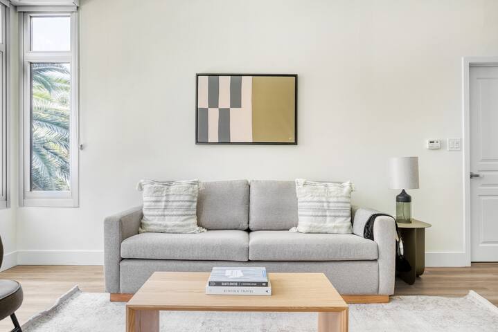 Blueground | Mountain View, roof, nr highways gallery image 2