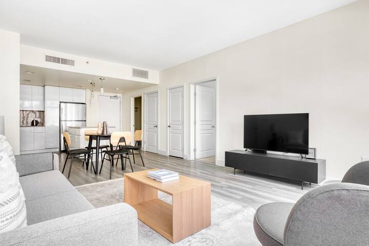 Blueground | Mountain View, roof, nr highways gallery image 3