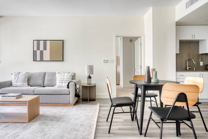 Blueground | Mountain View, roof, nr highways gallery image 5