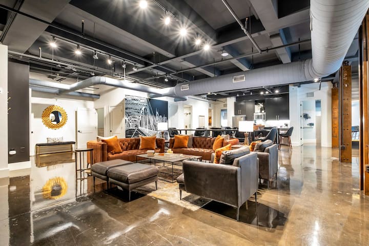 Modern Suite 6BR by Maddox Hotel