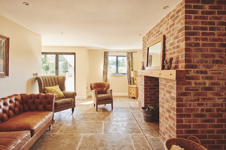 Fabulous Barn Conversion With Private Indoor Pool - Herefordshire