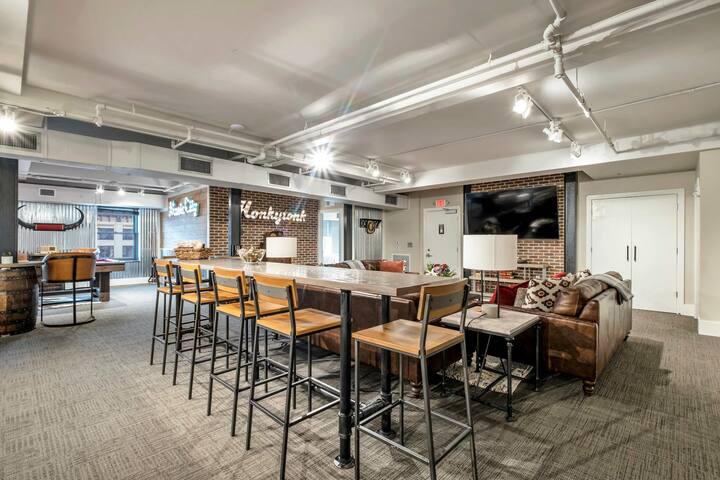 Nashville Honky Tonk Suite: 6 BR by Maddox Hotel gallery image 3