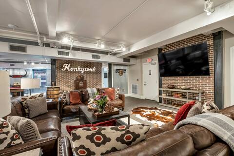 Nashville Honky Tonk Suite: 6 BR by Maddox Hotel