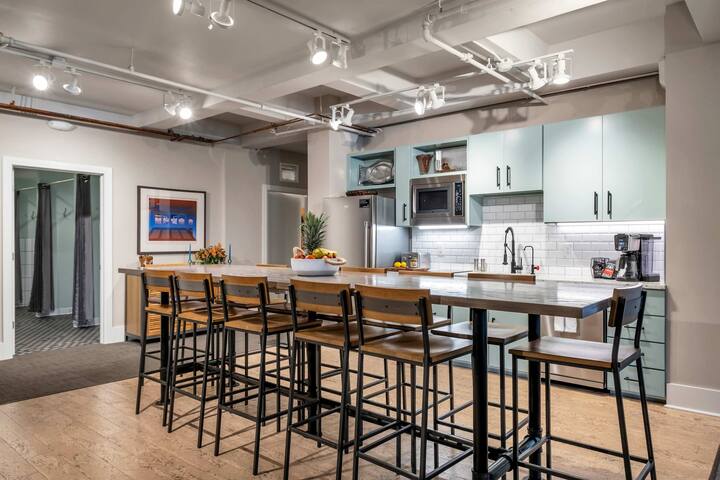 Nashville Honky Tonk Suite: 6 BR by Maddox Hotel gallery image 5