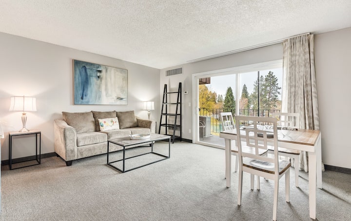 Second-floor - Riverfront Condo Near Downtown Bend - Bend, OR