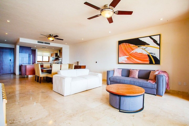 Beachfront Condo With Terrace, Ocean Views & Pool - Bucerías