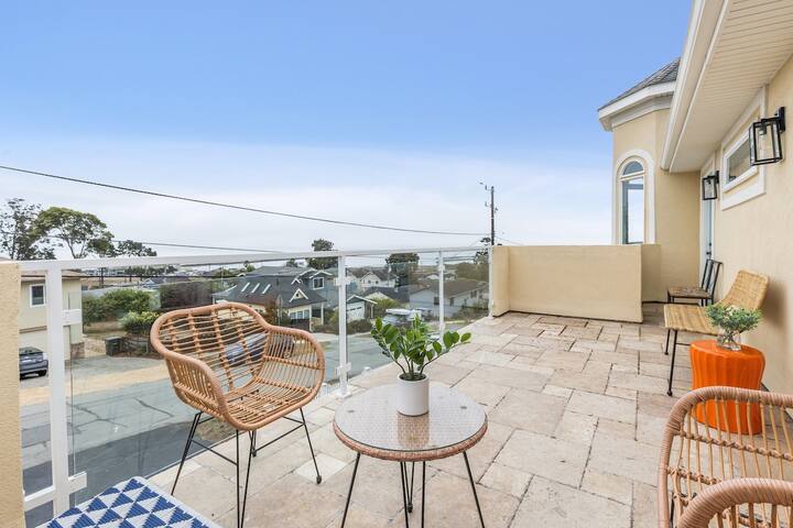 LuxoStays| Beautiful Beach Home w/ Games gallery image 3