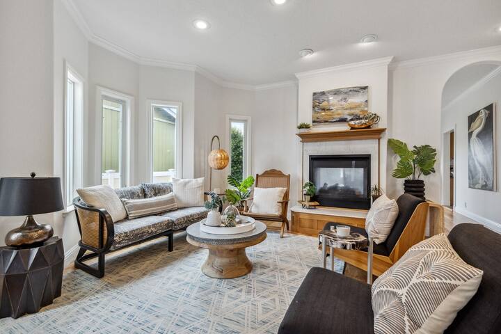 LuxoStays| Beautiful Beach Home w/ Games gallery image 2