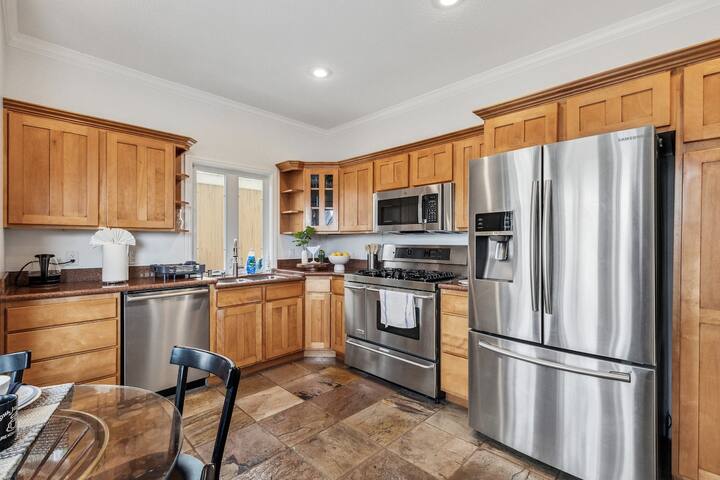 LuxoStays| Beautiful Beach Home w/ Games gallery image 4