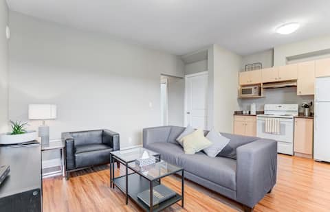 Lovely 2 Bedroom Suite in Port Moody