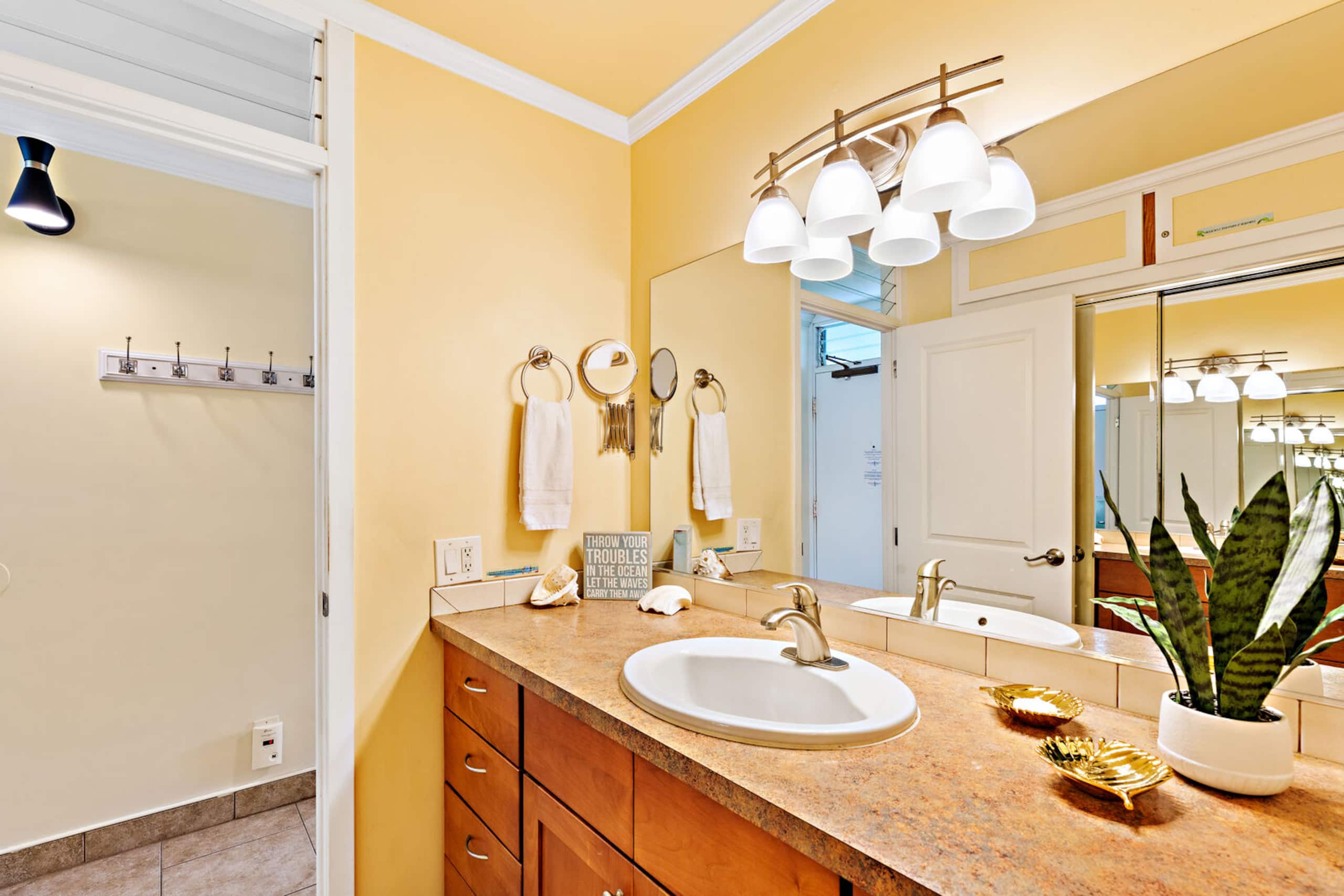Condo in Lahaina · ★4.82 · 1 bedroom · 1 bed · 1 private bath - Image 17