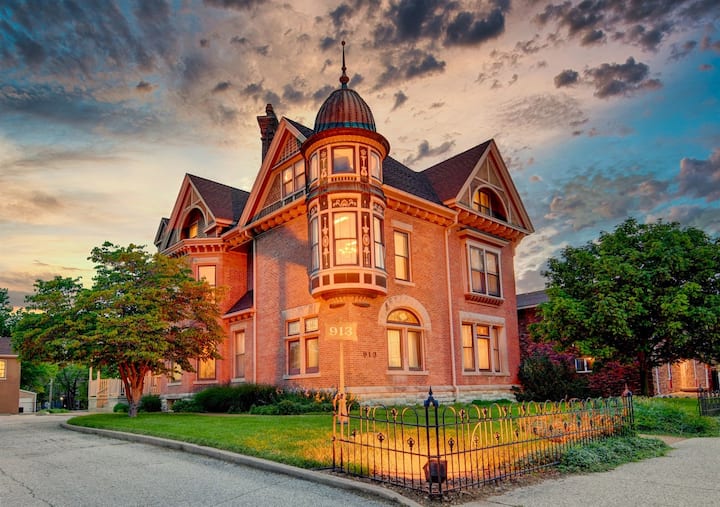 Luxury Historic Escape | Whole House Sleeps 18 | W