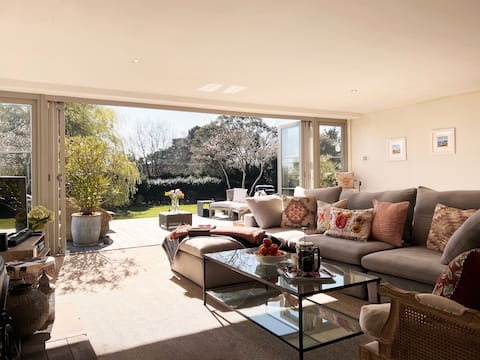Top performing Airbnb: Spring House by The Suffolk Cottage Collection in Aldeburgh