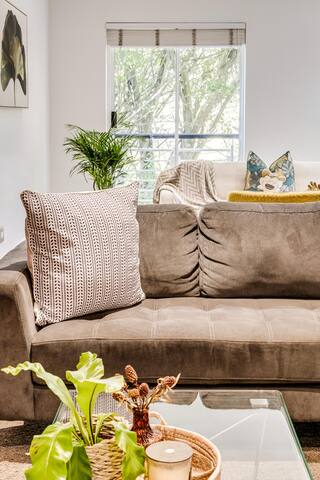 Contemporary Apartment close to the Radisson (Majo gallery image 4