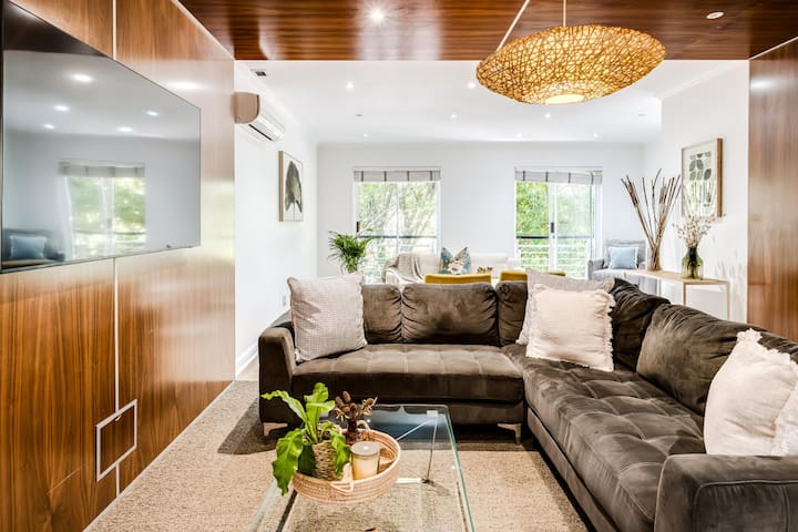 Contemporary Apartment close to the Radisson (Majo