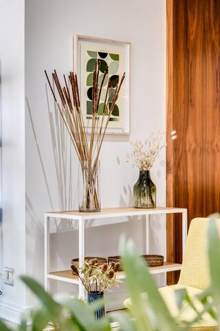 Contemporary Apartment close to the Radisson (Majo gallery image 5