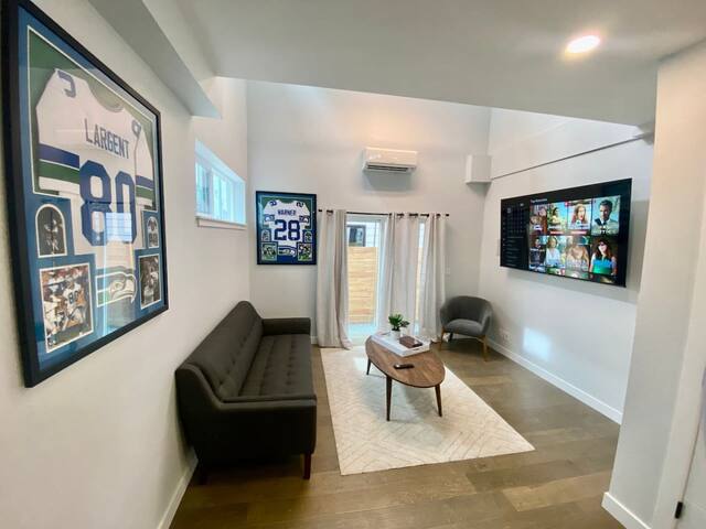 2 BR Luxury Rooftop Home | 360 Views | BBQ | Pet+ gallery image 3