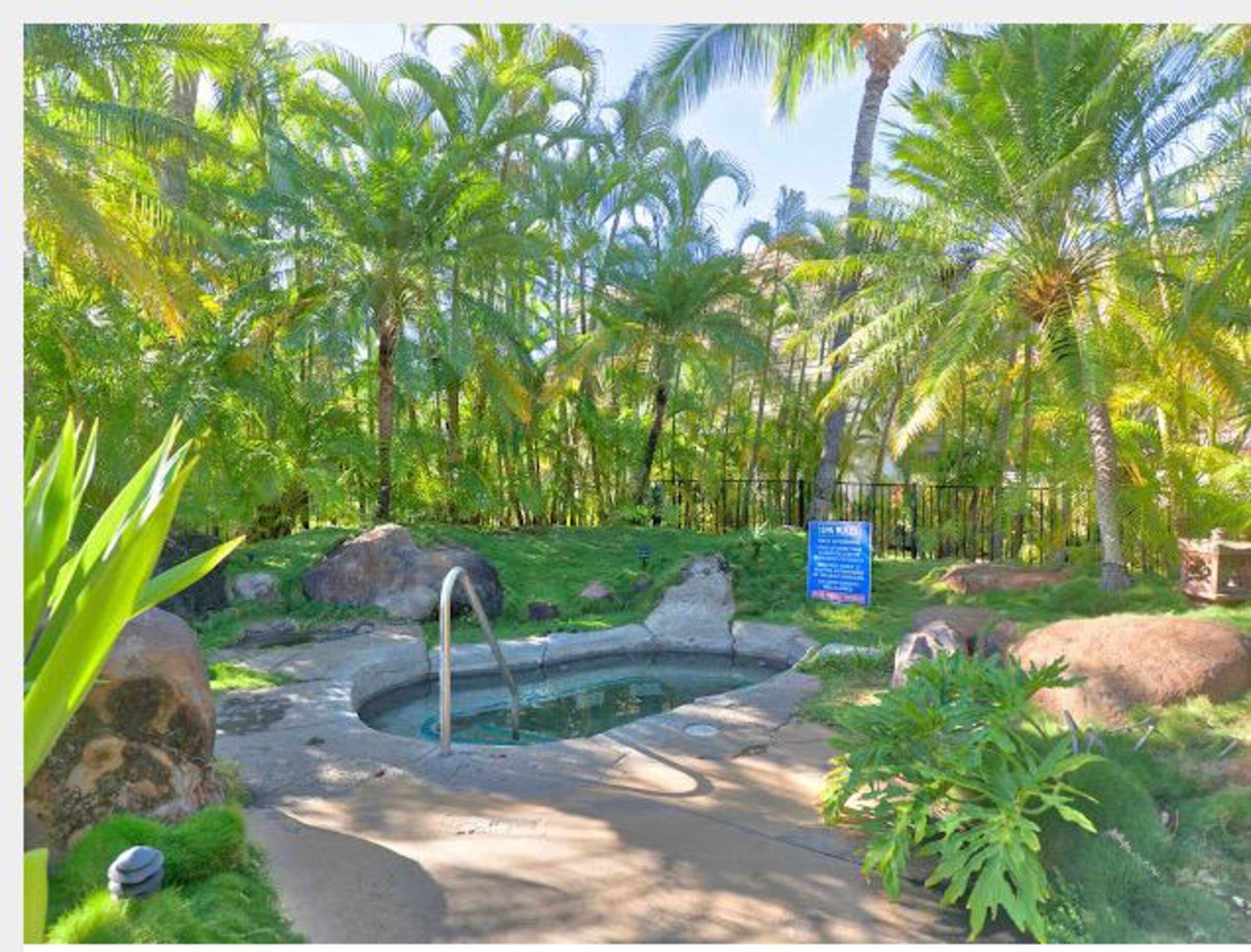 Amazing condo with pools and hotub across from the - Image 18
