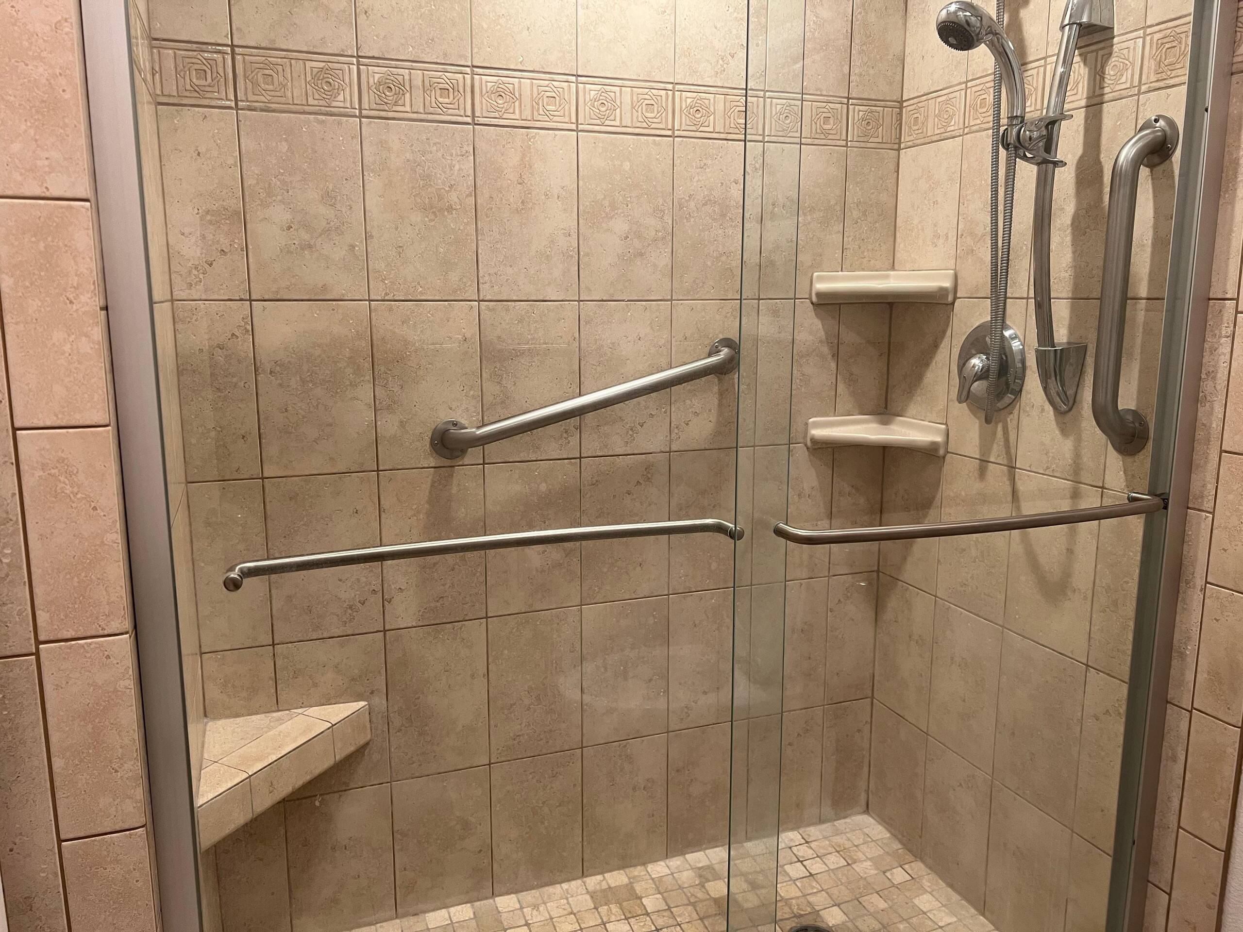Amazing condo with pools and hotub across from the - Image 2