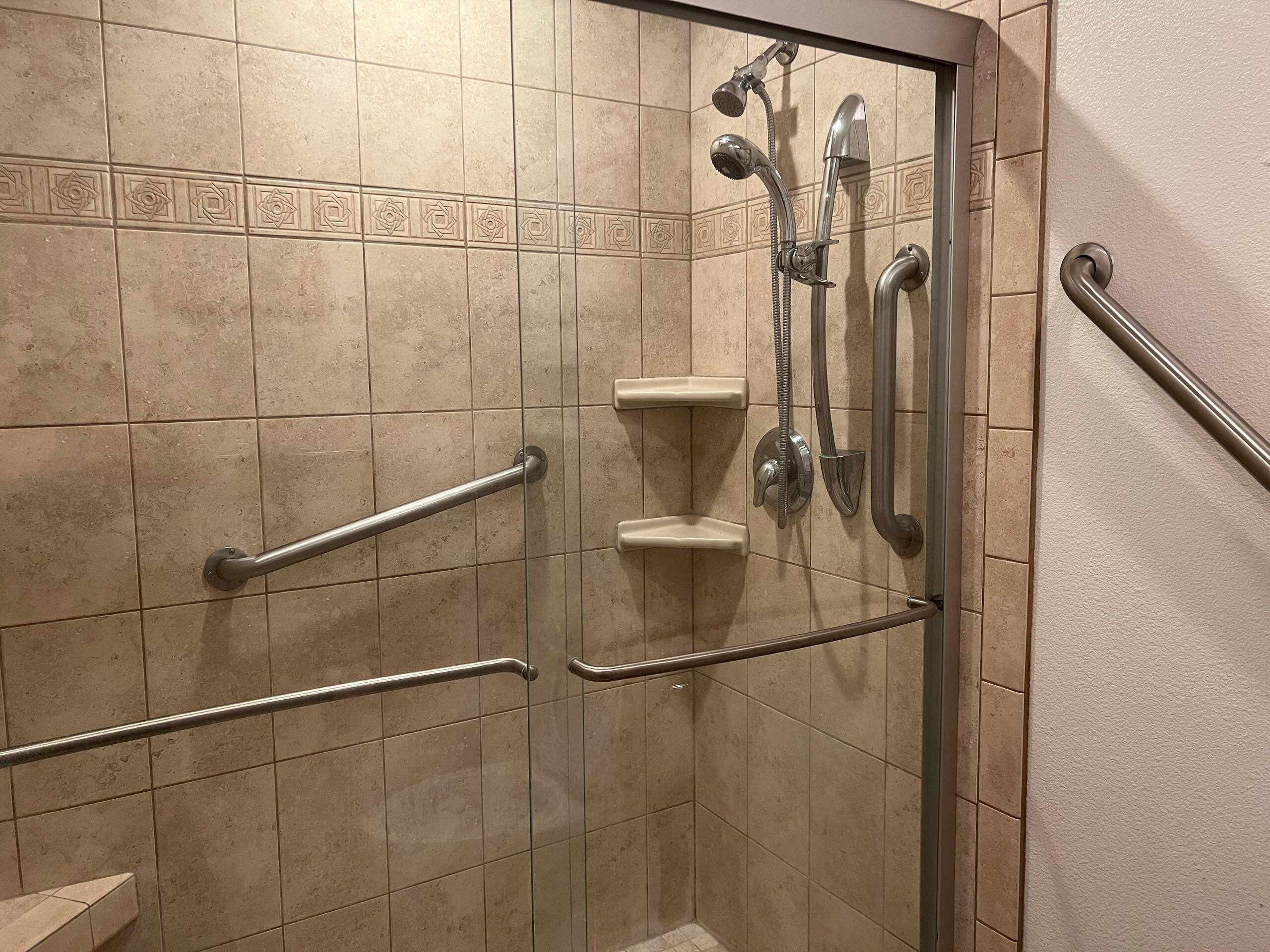 Amazing condo with pools and hotub across from the - Image 11