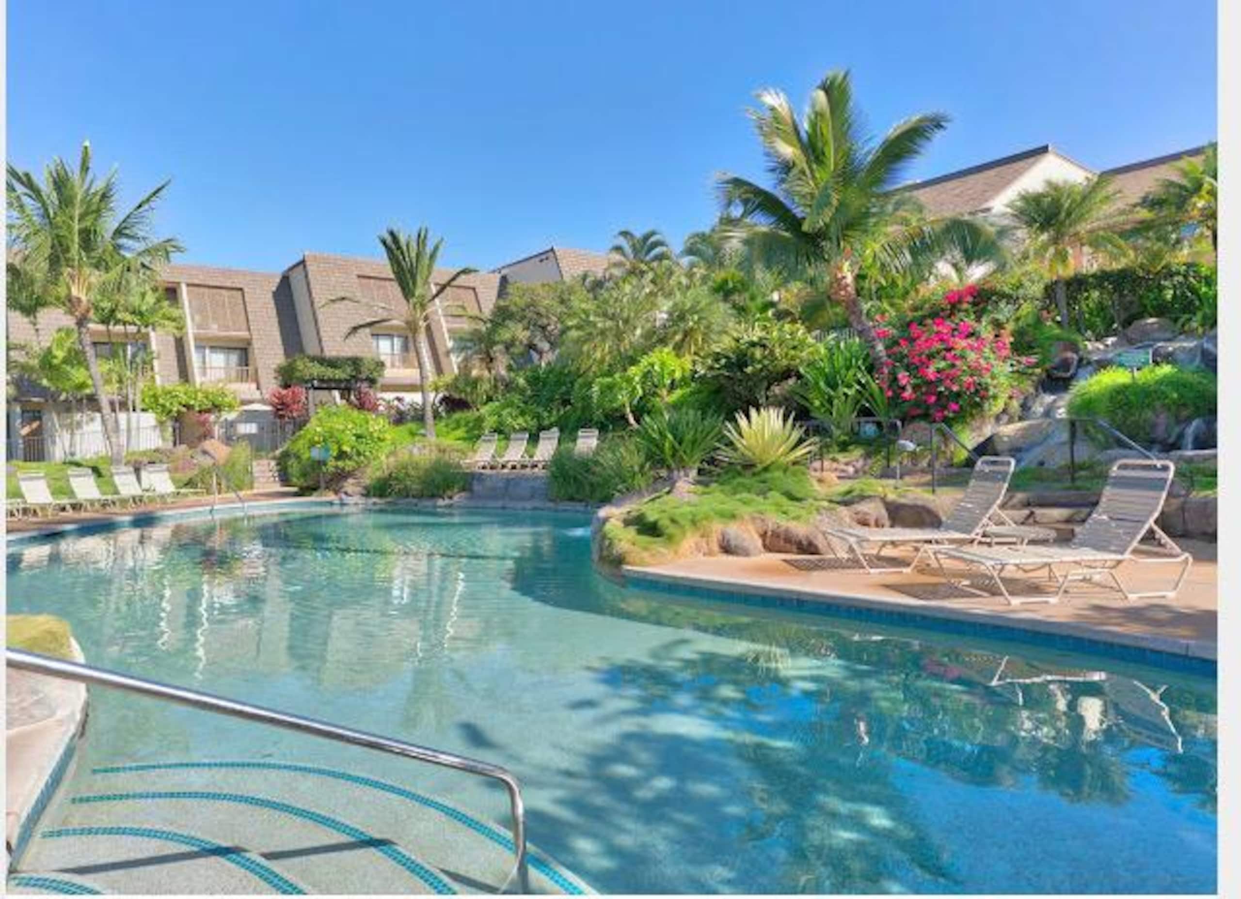 Amazing condo with pools and hotub across from the - Image 16