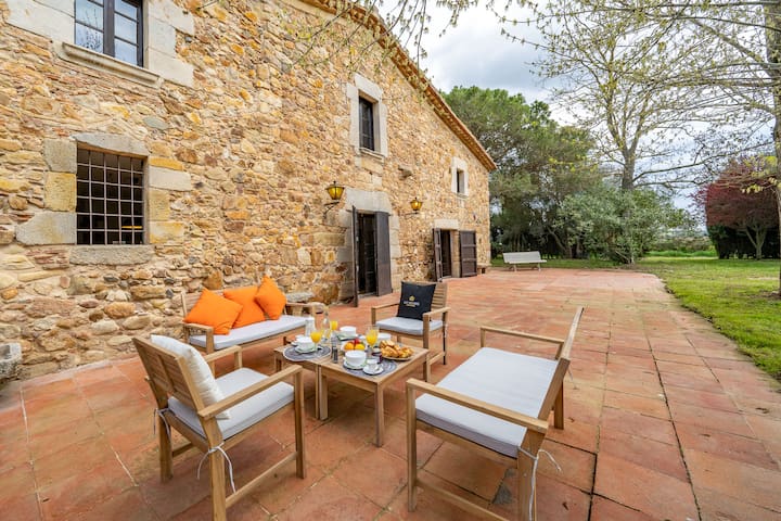 Masia Marco Lux – Large Groups, Pool, BBQ & A/C