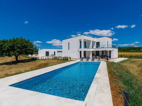 Julia by Interhome