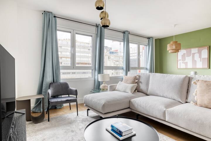 Blueground | Rios Rosas, pool & gym