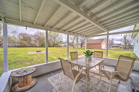 Lake Eufaula Retreat w/ Fire Pit, Near Main St!