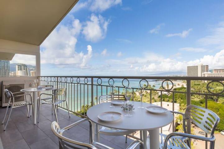 2 Bedroom Deluxe Ocean View – Waikīkī Shore PH11 gallery image 2