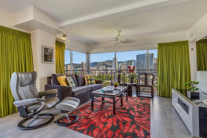 2 Bedroom Deluxe Ocean View – Waikīkī Shore PH11 gallery image 3