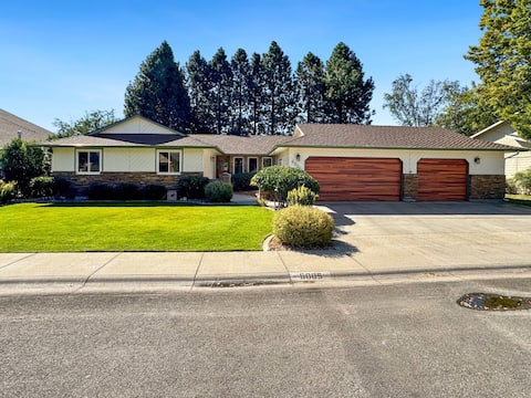 Charming Boise Home w/ Hot Tub on Golf Course