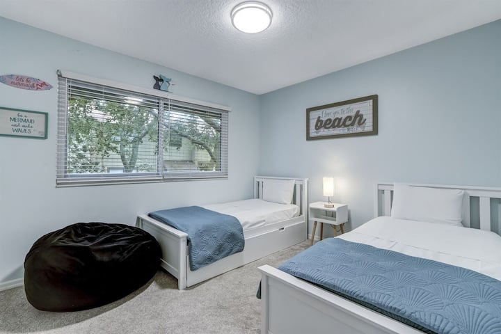 带2张单人床和轮椅床的客房