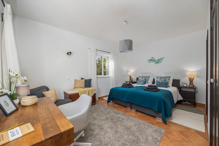 Schlafzimmer 1