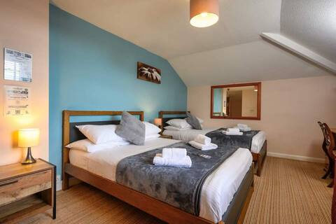 Family Ensuite at The Victoria Inn