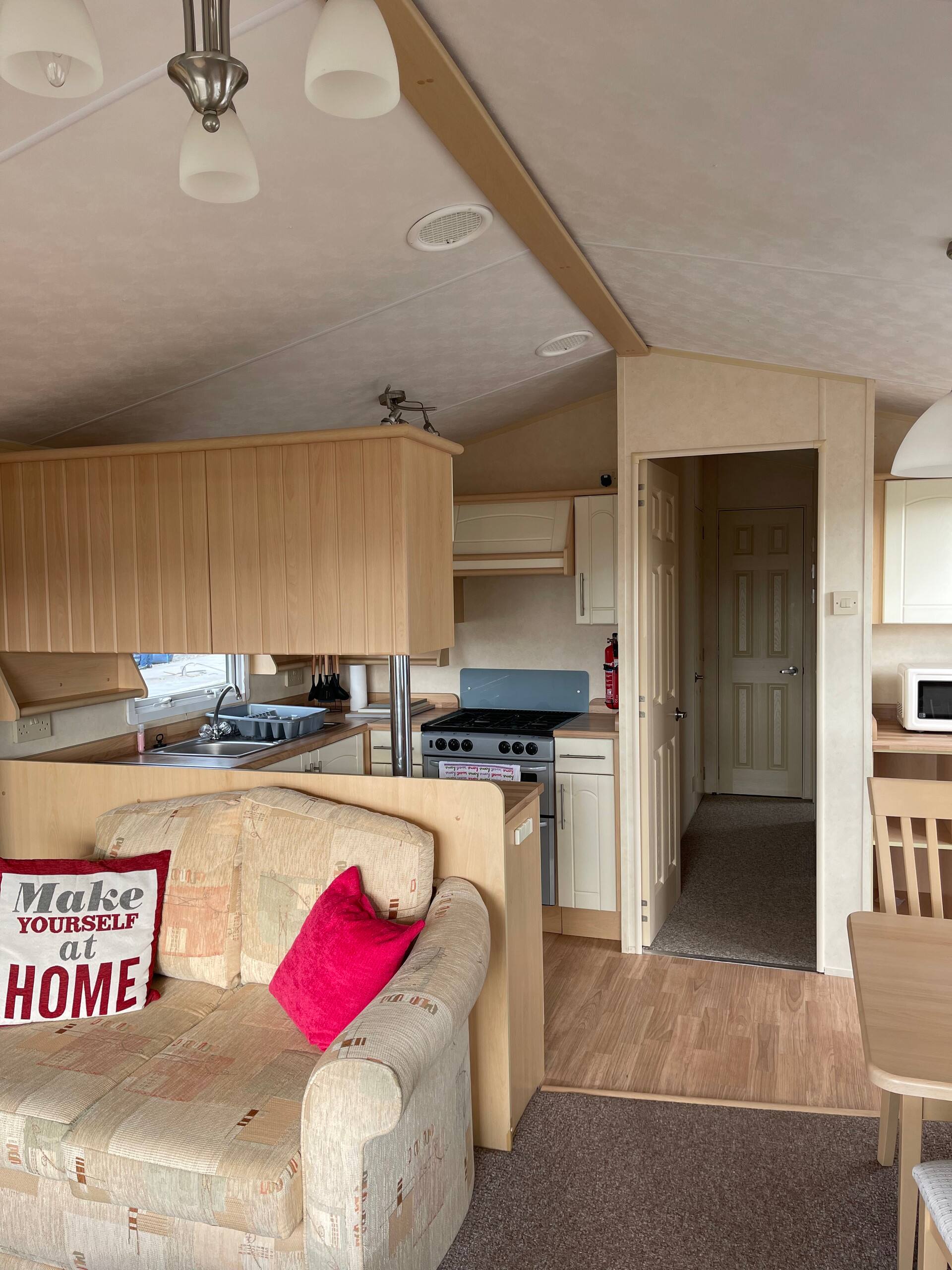 Beautiful 2-Bed Static caravan — photo 3