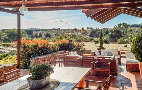 3 bedroom gorgeous home in Navarredonda de Gredos