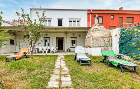 Stunning home in Fisterra with kitchen