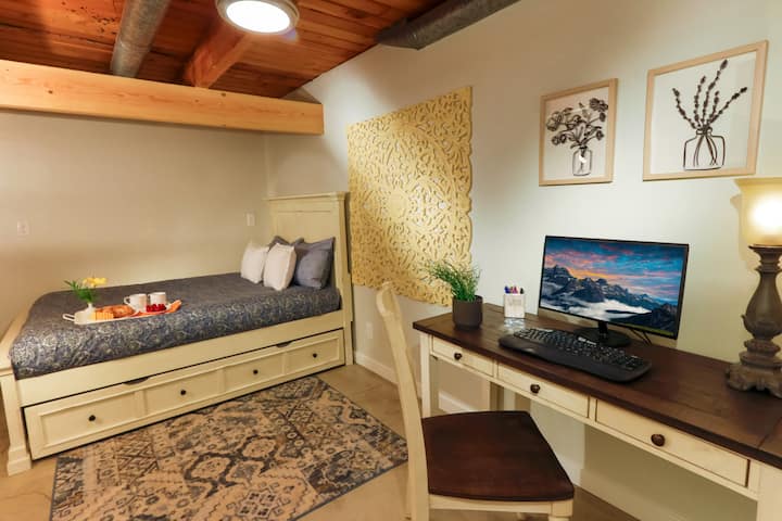 Downstairs Bedroom Full/Single Trundle Bed